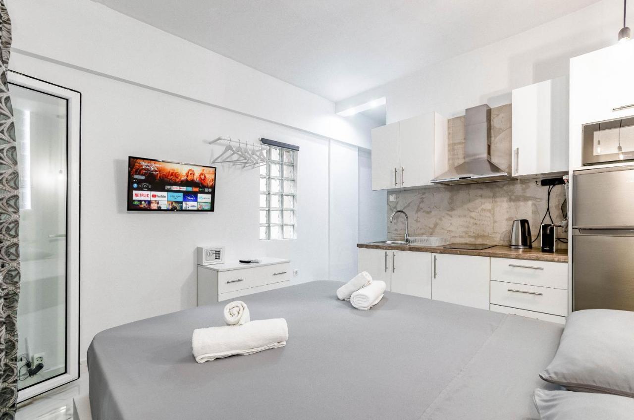 Lux Studio 11 With Yard In The Heart Of Athens Lägenhet Exteriör bild