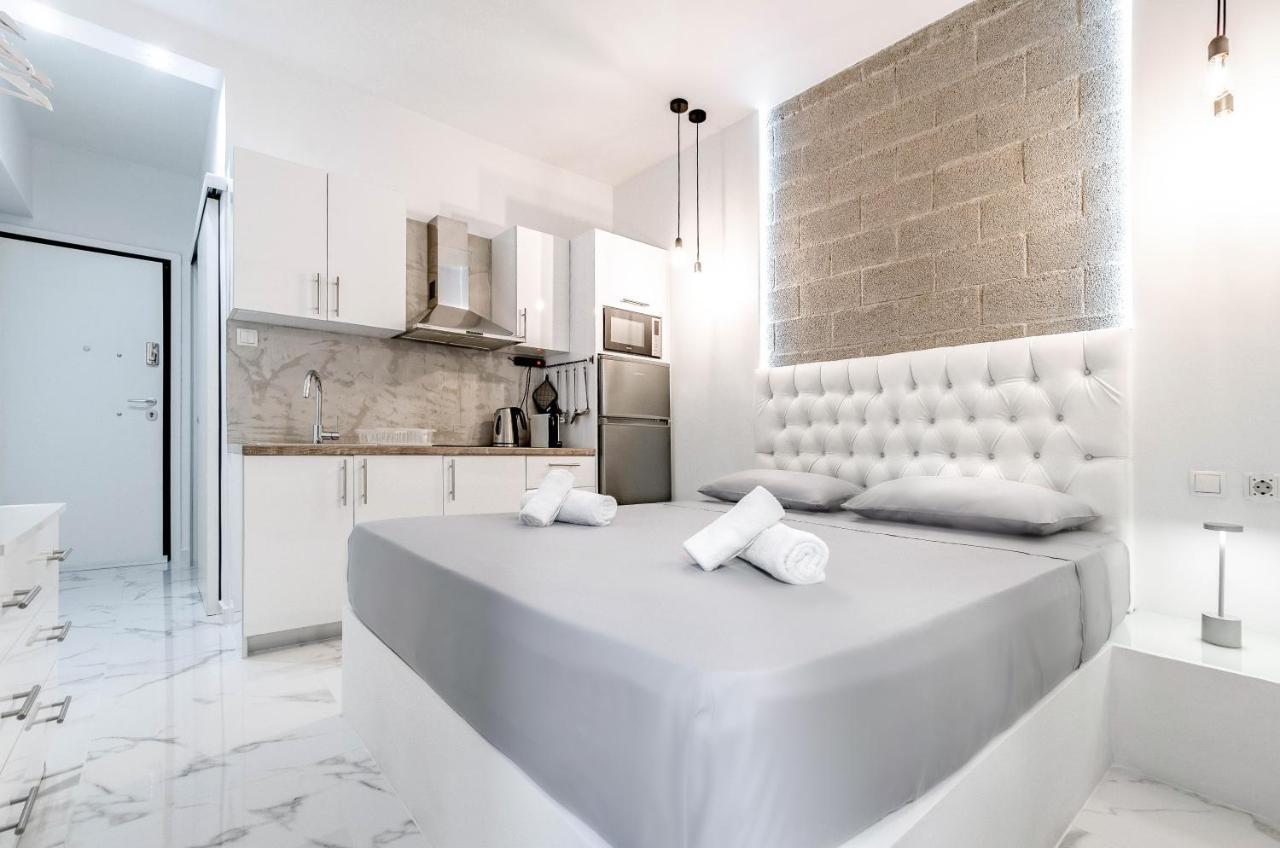 Lux Studio 11 With Yard In The Heart Of Athens Lägenhet Exteriör bild