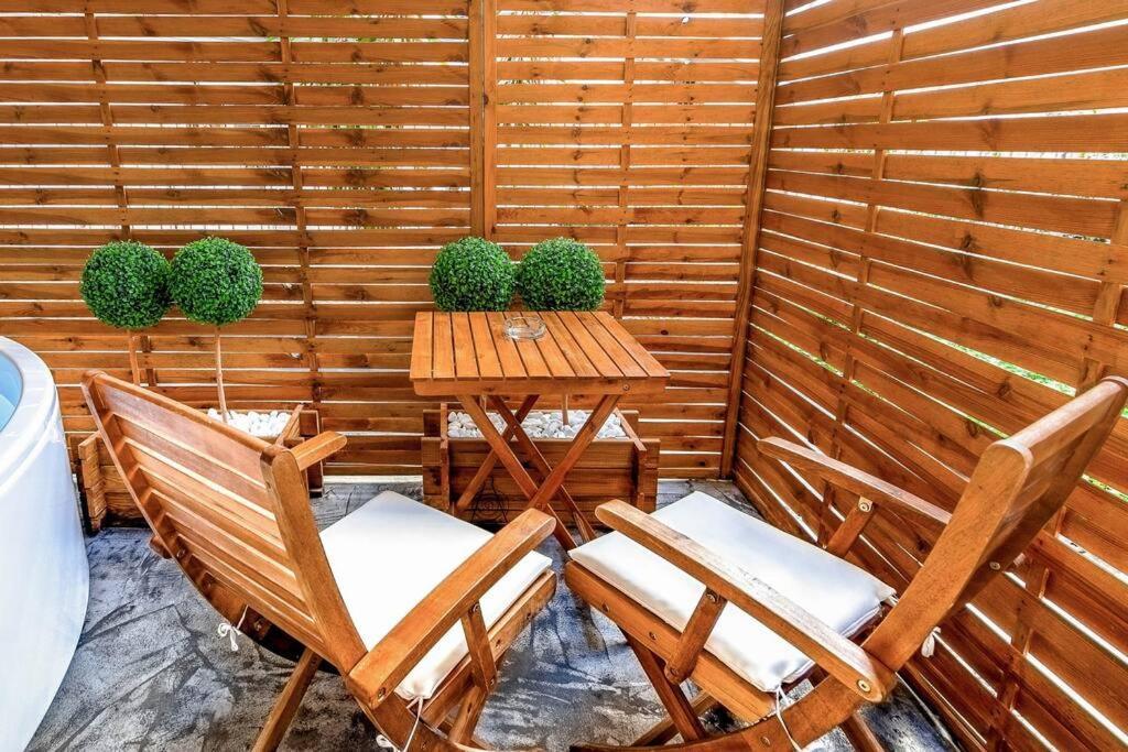 Lux Studio 11 With Yard In The Heart Of Athens Lägenhet Exteriör bild